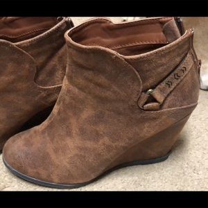 Brown booties/boots